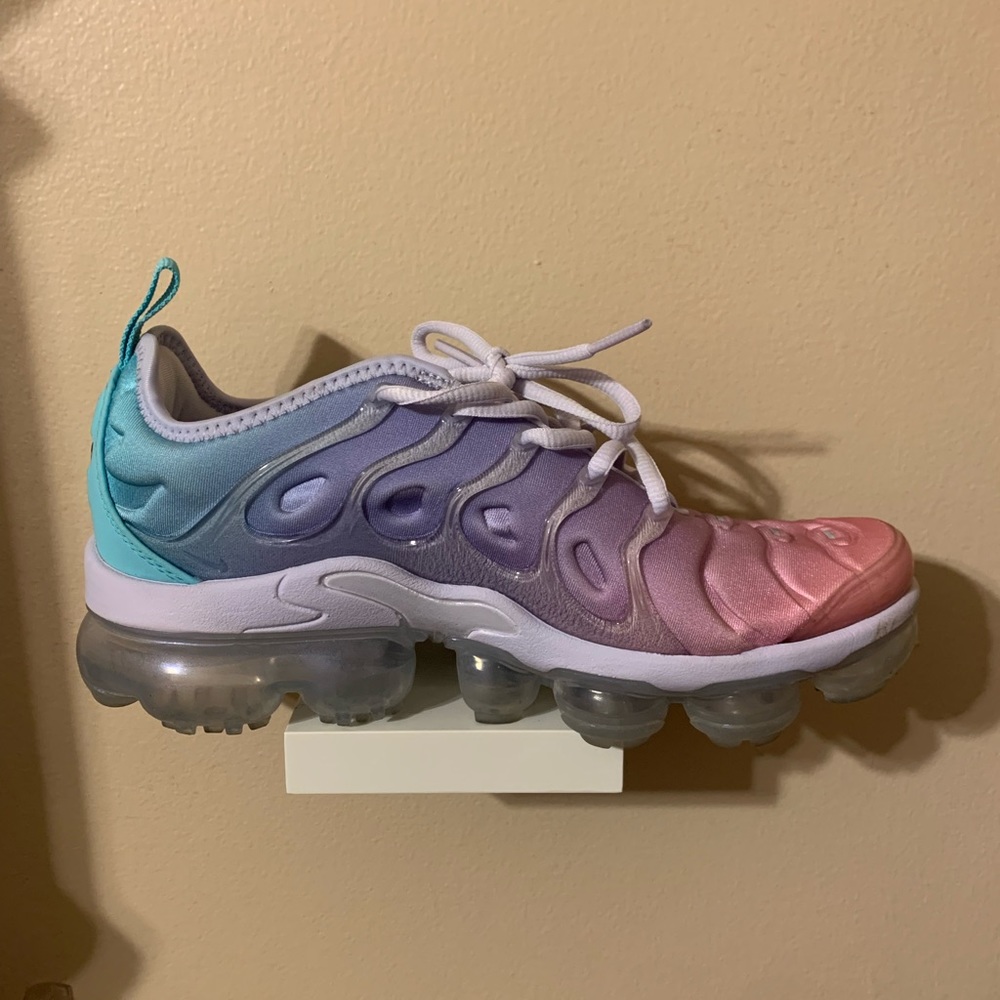 Rare 2020 Nike vaponax Easter shoe pastel rainbow worn once